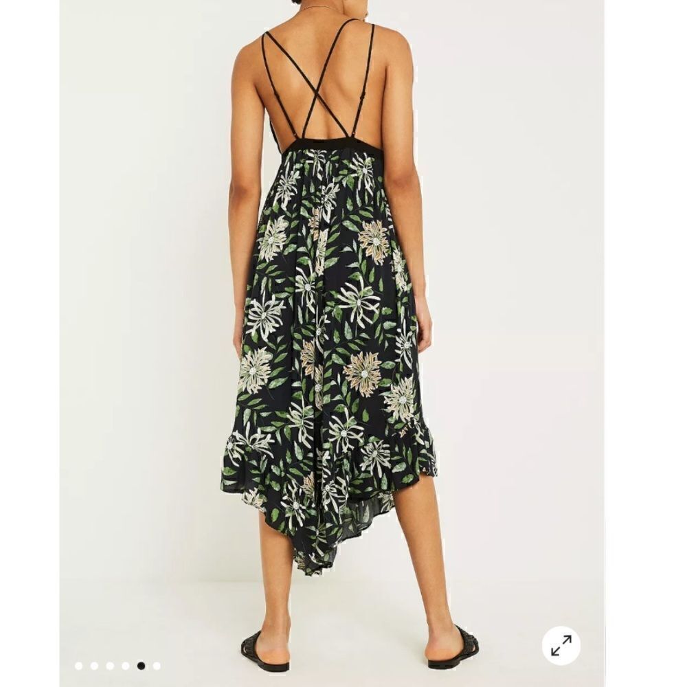 Urban Outfitters Strappy Back Floral Wide Leg Jumpsuit - Picture 5 of 14